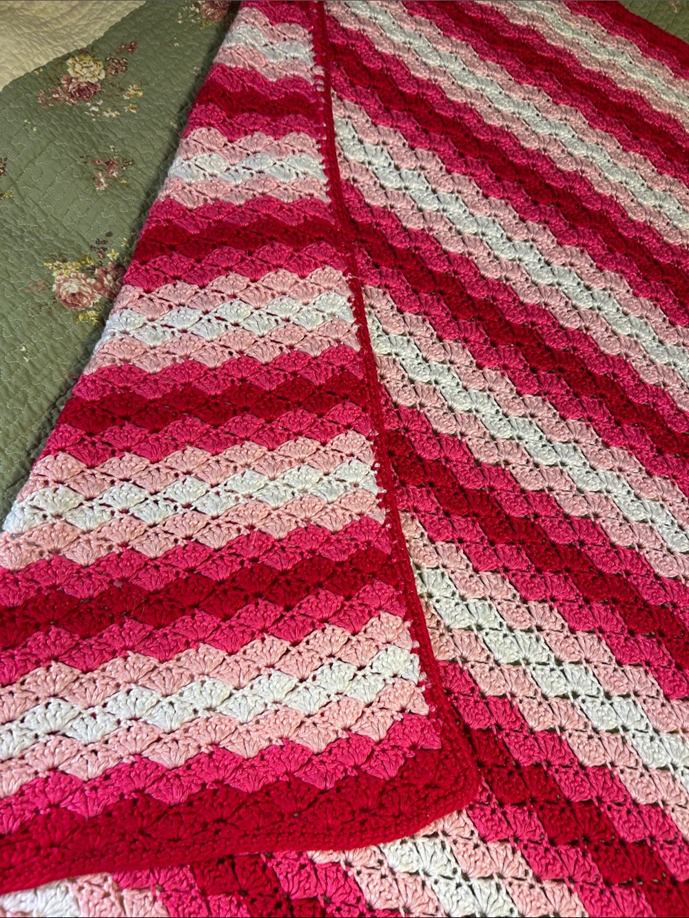 Handmade Crochet Pink Ombre Baby Blanket Shell Stitch Afghan 40x38